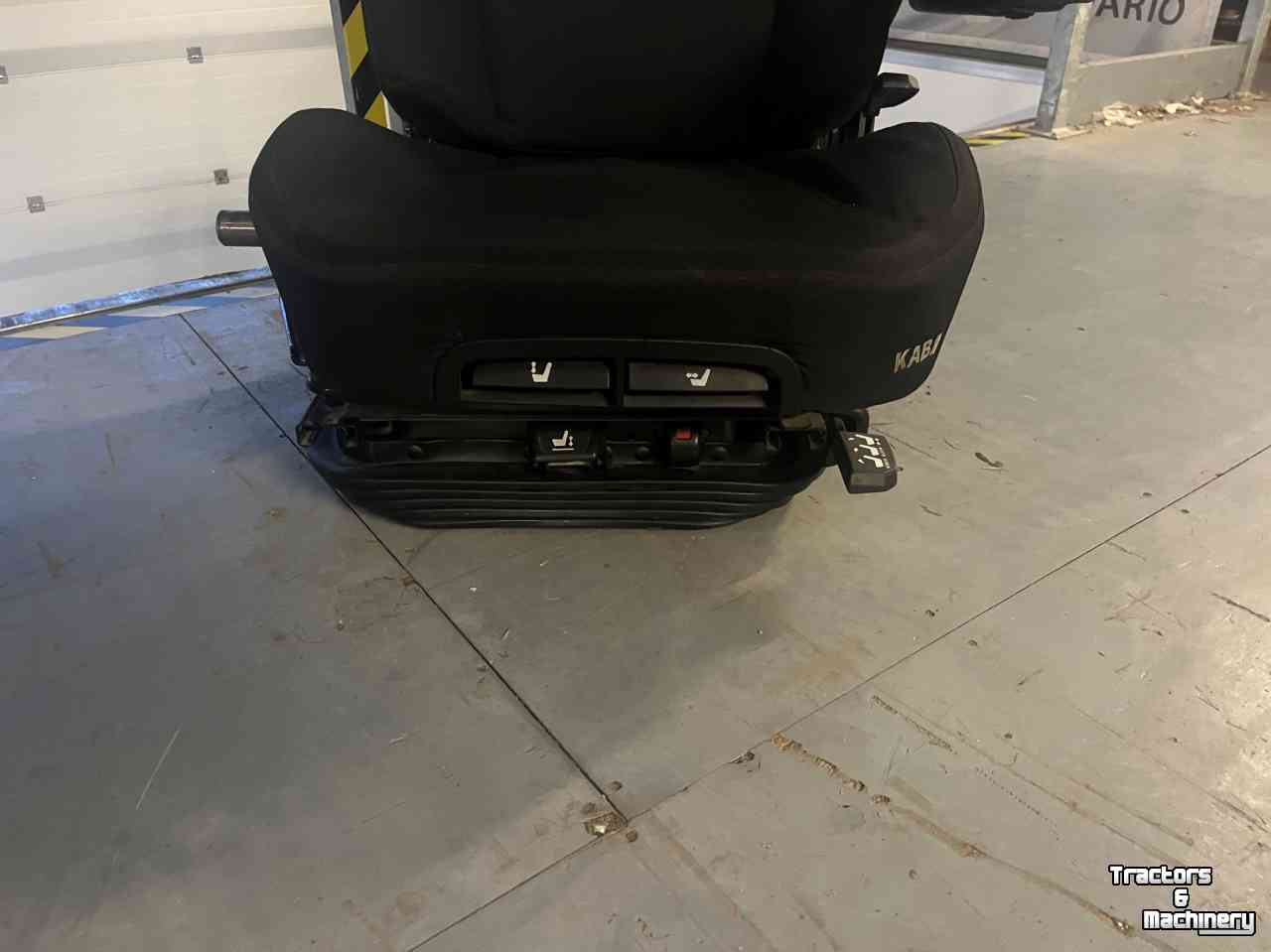 Used parts for tractors  KAB SCIOX Comfort 86/K6 | Lucht geveerde stoel