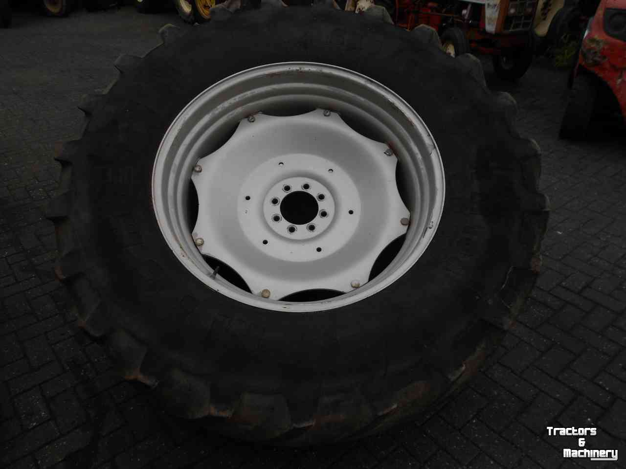 Wheels, Tyres, Rims & Dual spacers Michelin 650/65r38 xm108