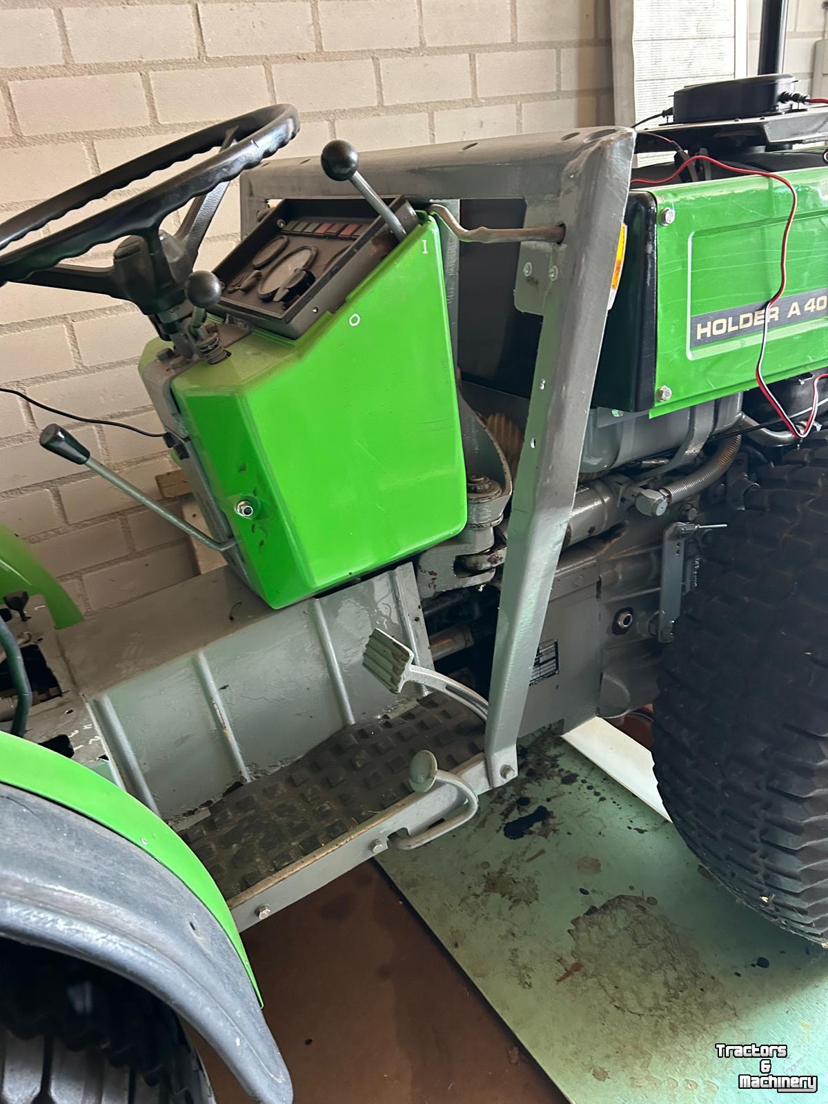 Small-track Tractor Holder a 40