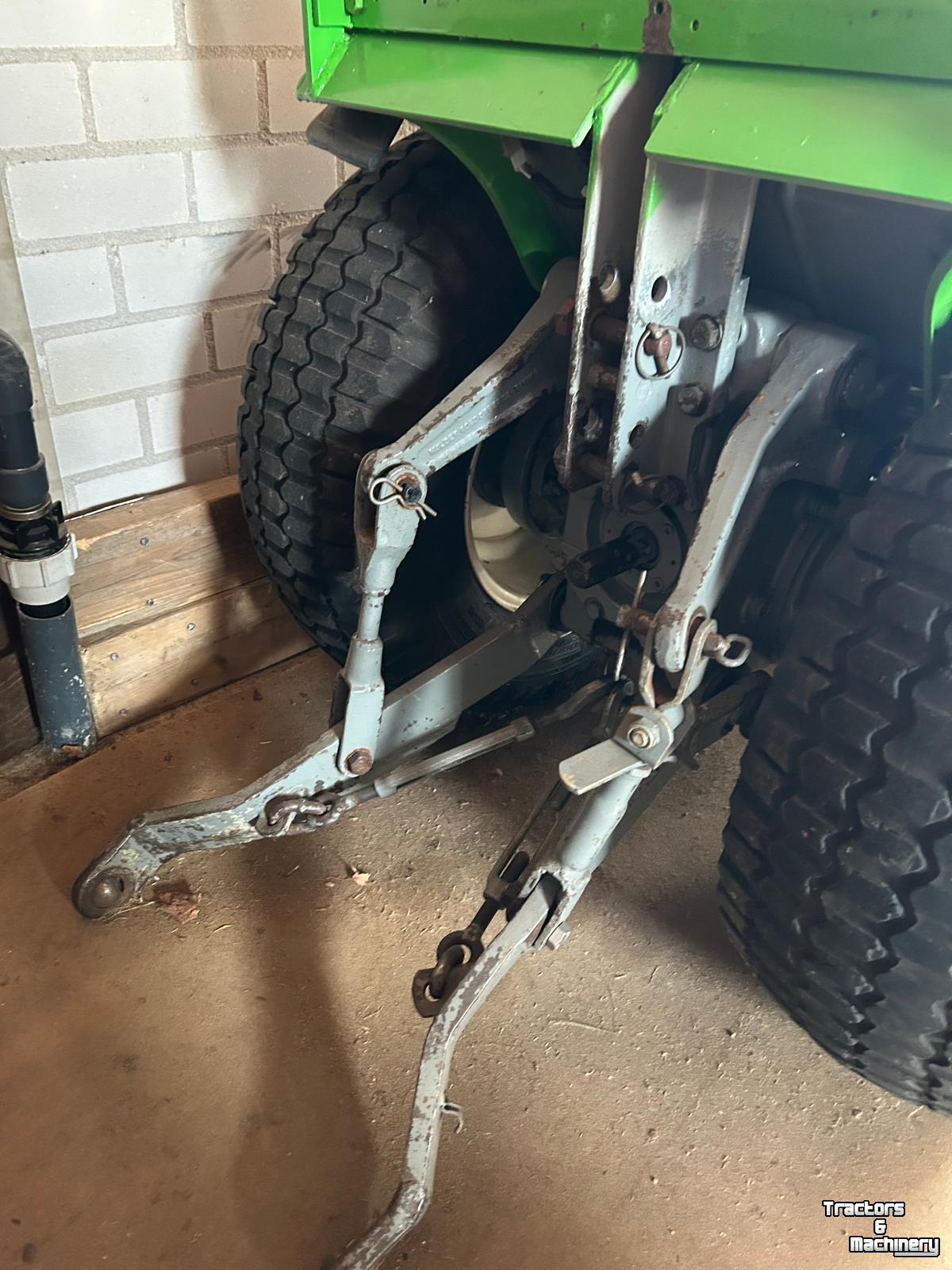 Small-track Tractor Holder a 40