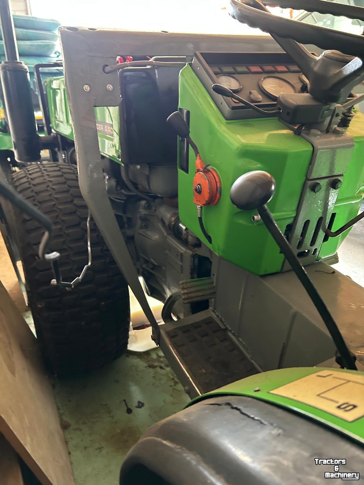 Small-track Tractor Holder a 40