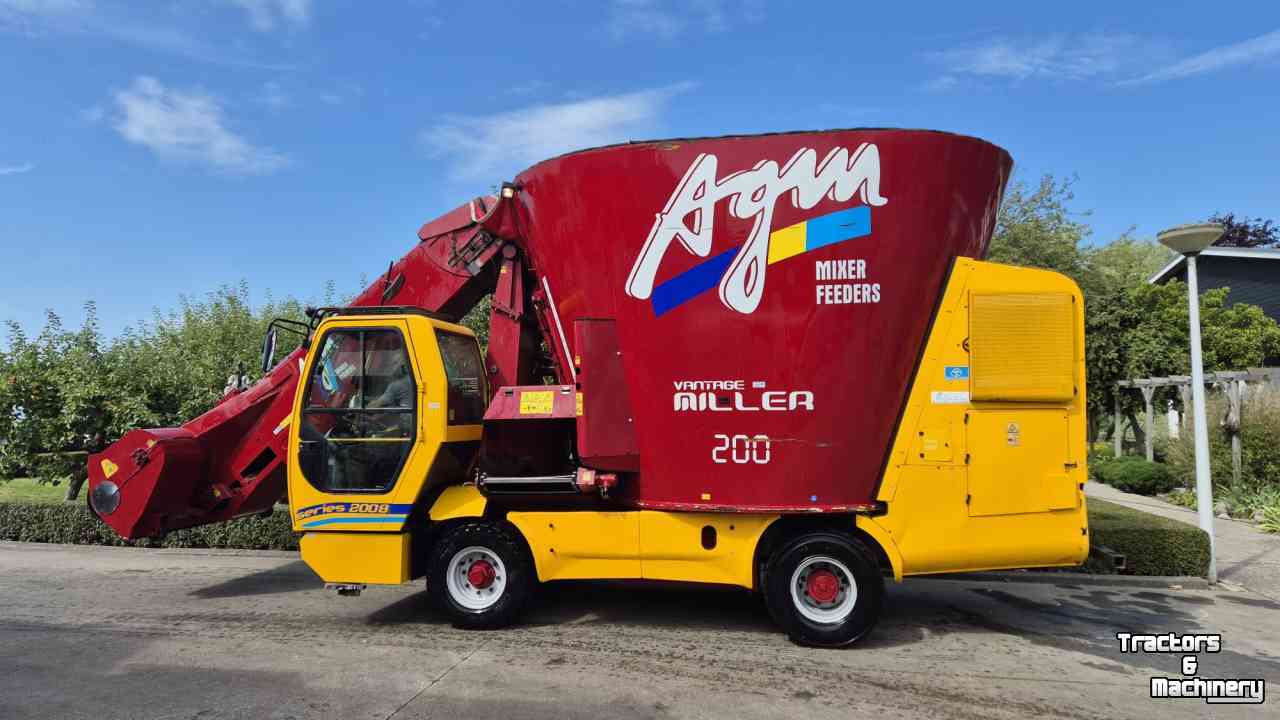 Self-propelled feed mixer AGM Vantage Miller 200