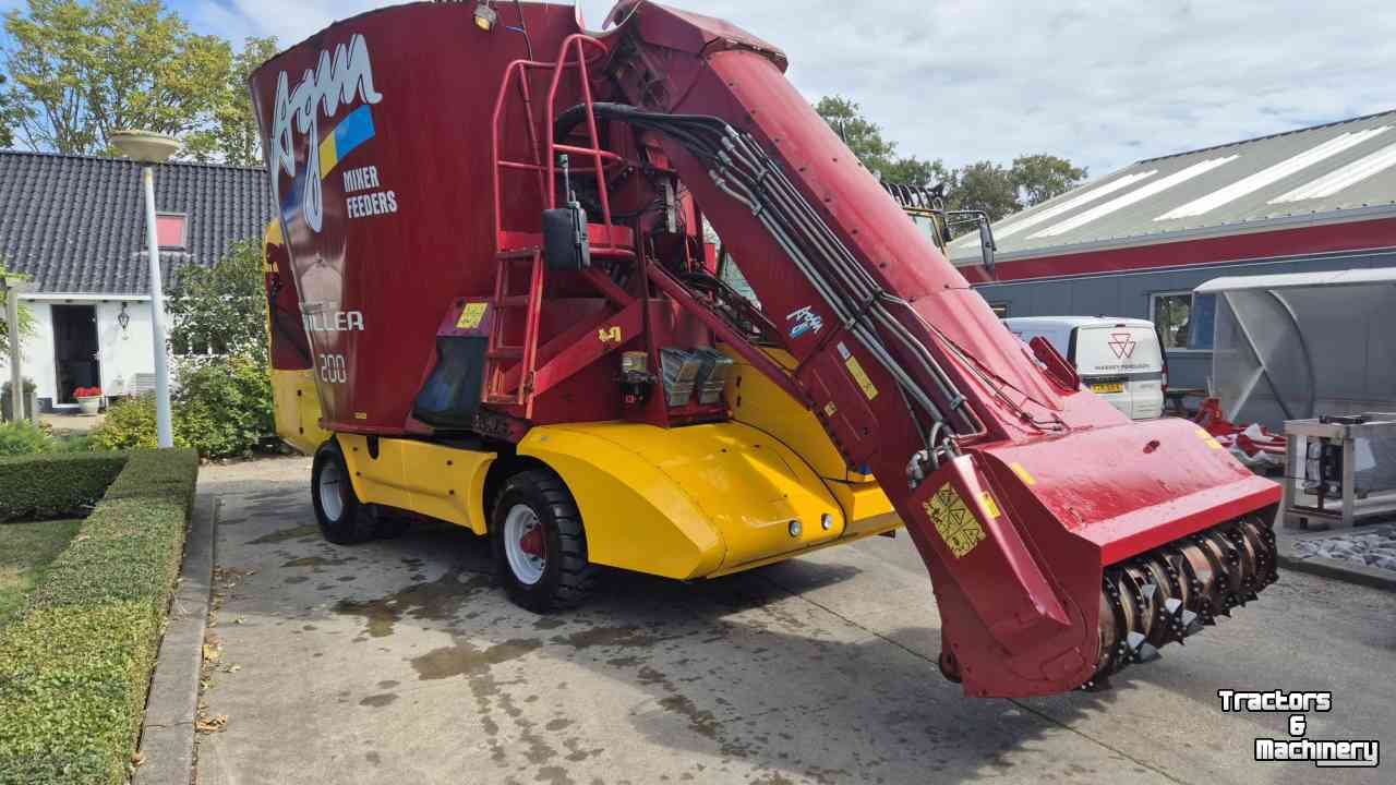 Self-propelled feed mixer AGM Vantage Miller 200