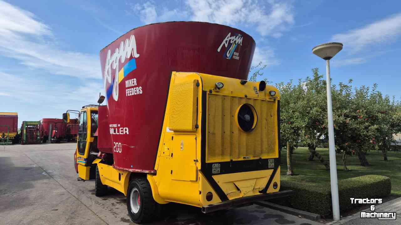 Self-propelled feed mixer AGM Vantage Miller 200