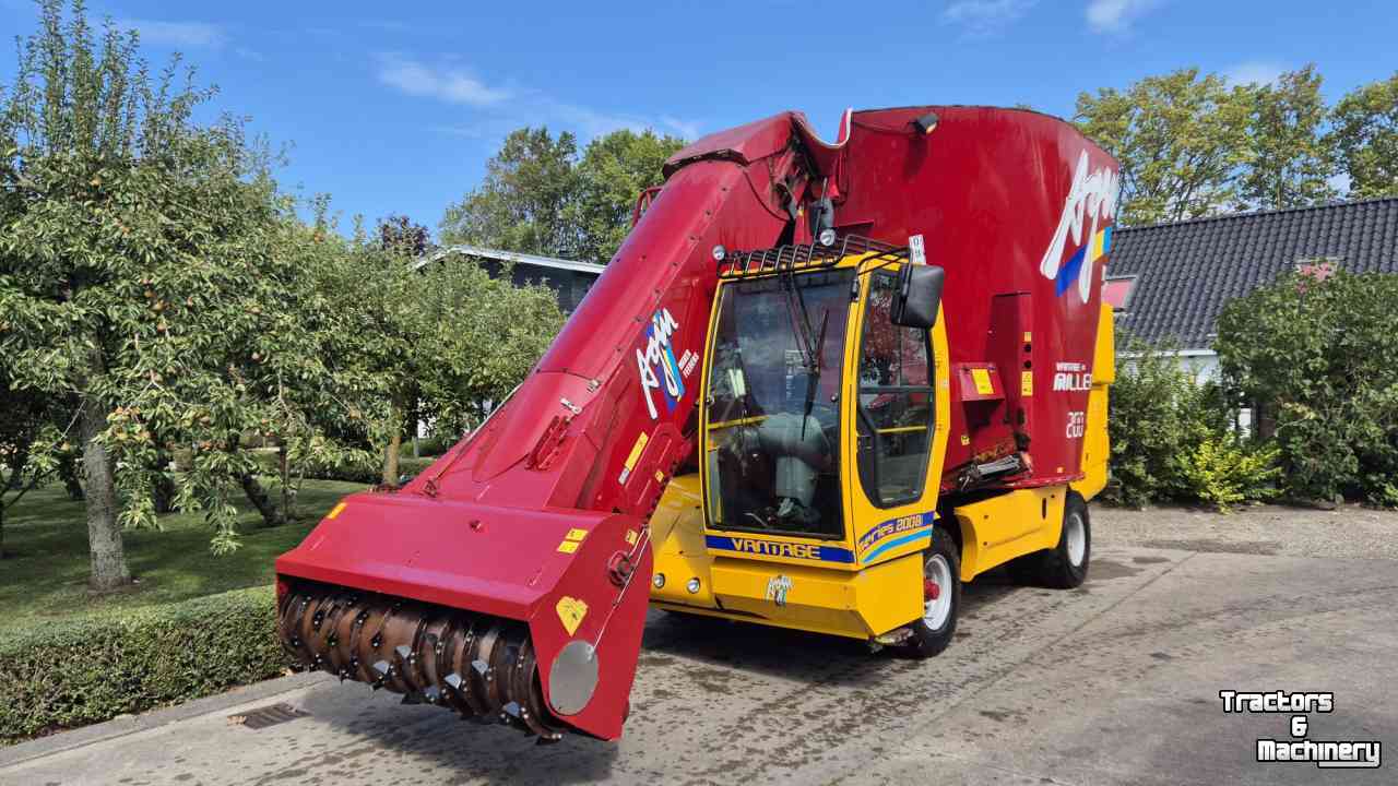 Self-propelled feed mixer AGM Vantage Miller 200