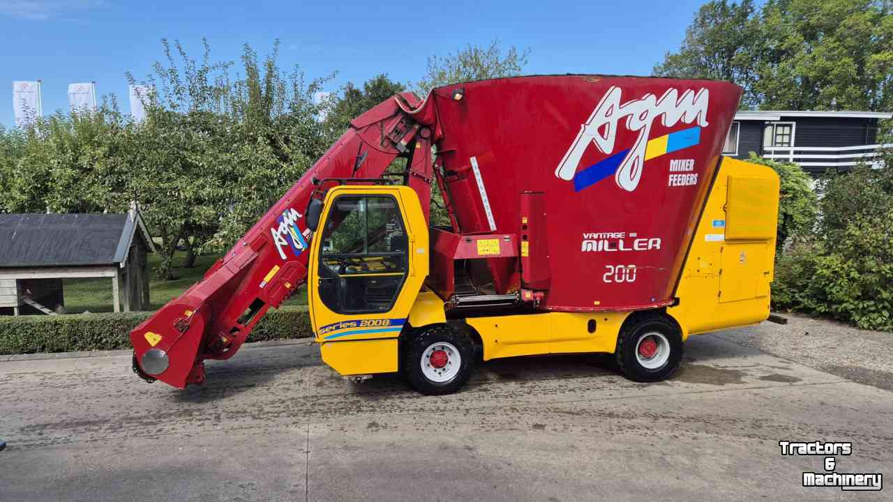 Self-propelled feed mixer AGM Vantage Miller 200