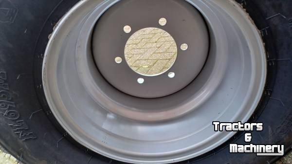 Wheels, Tyres, Rims & Dual spacers  bkt/trekker / loader banden