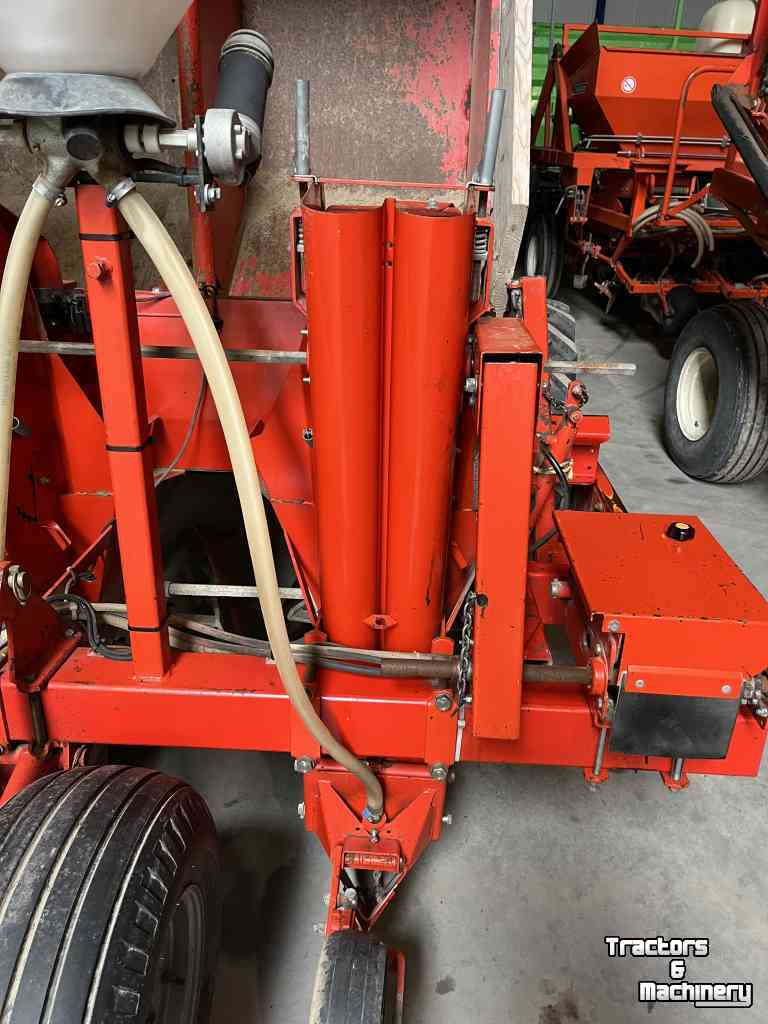 Potato planter Kverneland UN3200 |Underhaug | Bekerpootmachine
