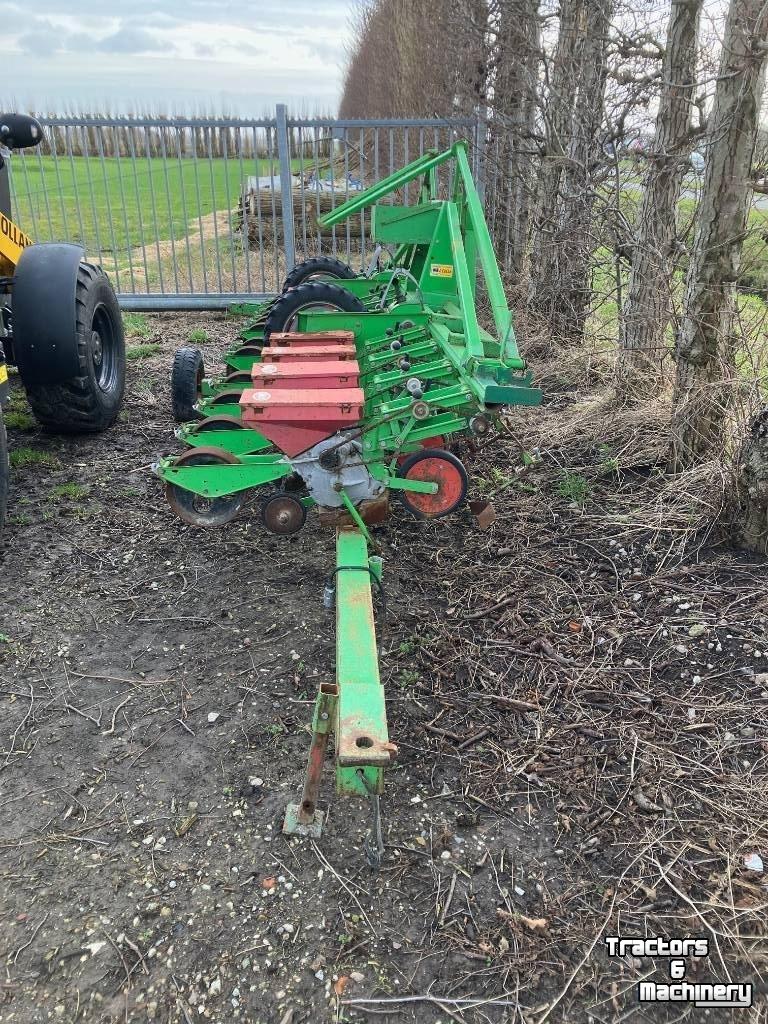 Seed drill Vicon monocentra bietenzaaimachine