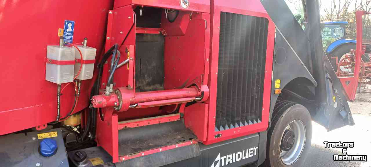 Self-propelled feed mixer Trioliet Triotrac 2400VL
