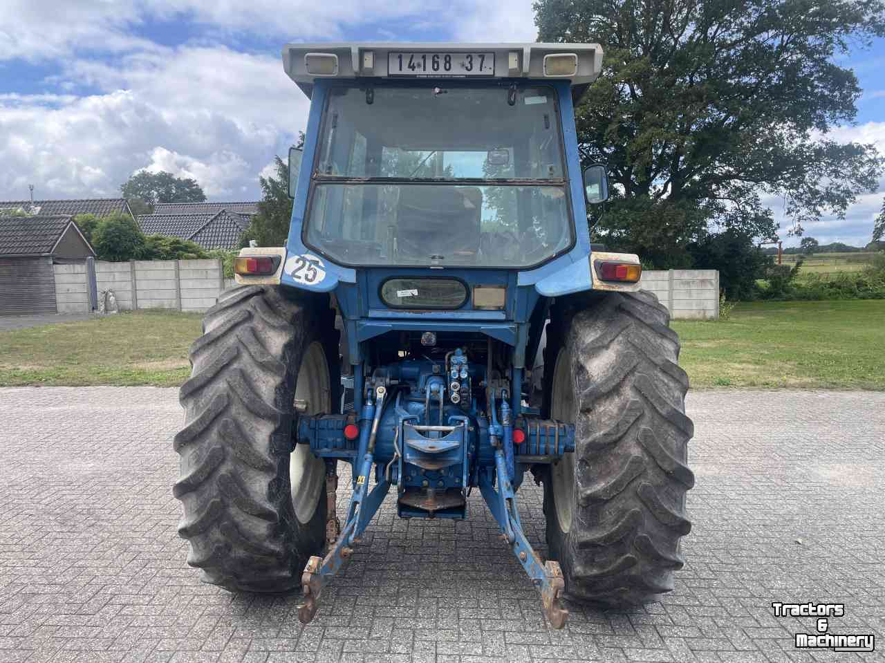 Tractor Ford 8210 II
