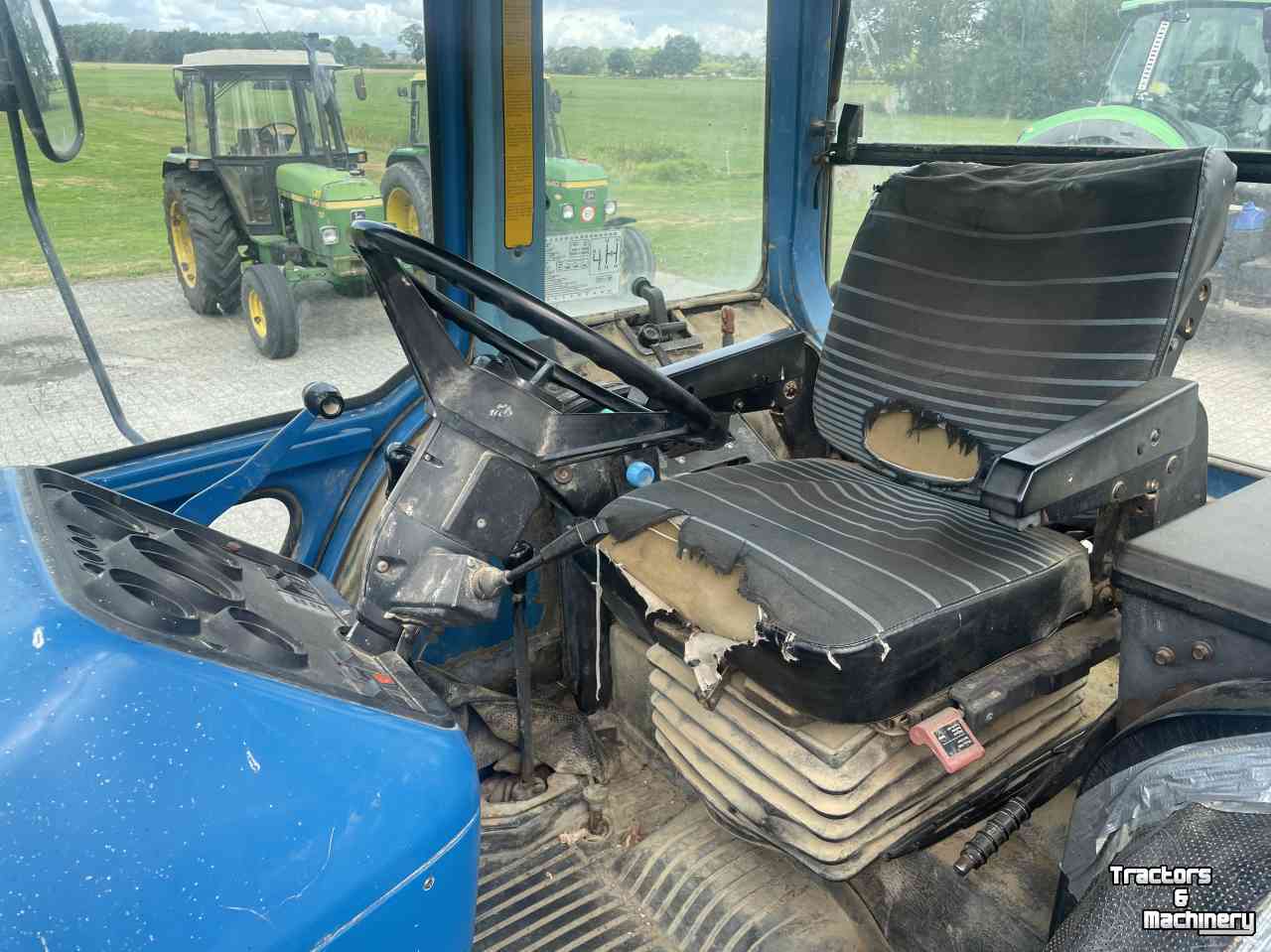 Tractor Ford 8210 II ZF-4WD, DP 16+8, cab + airco !!