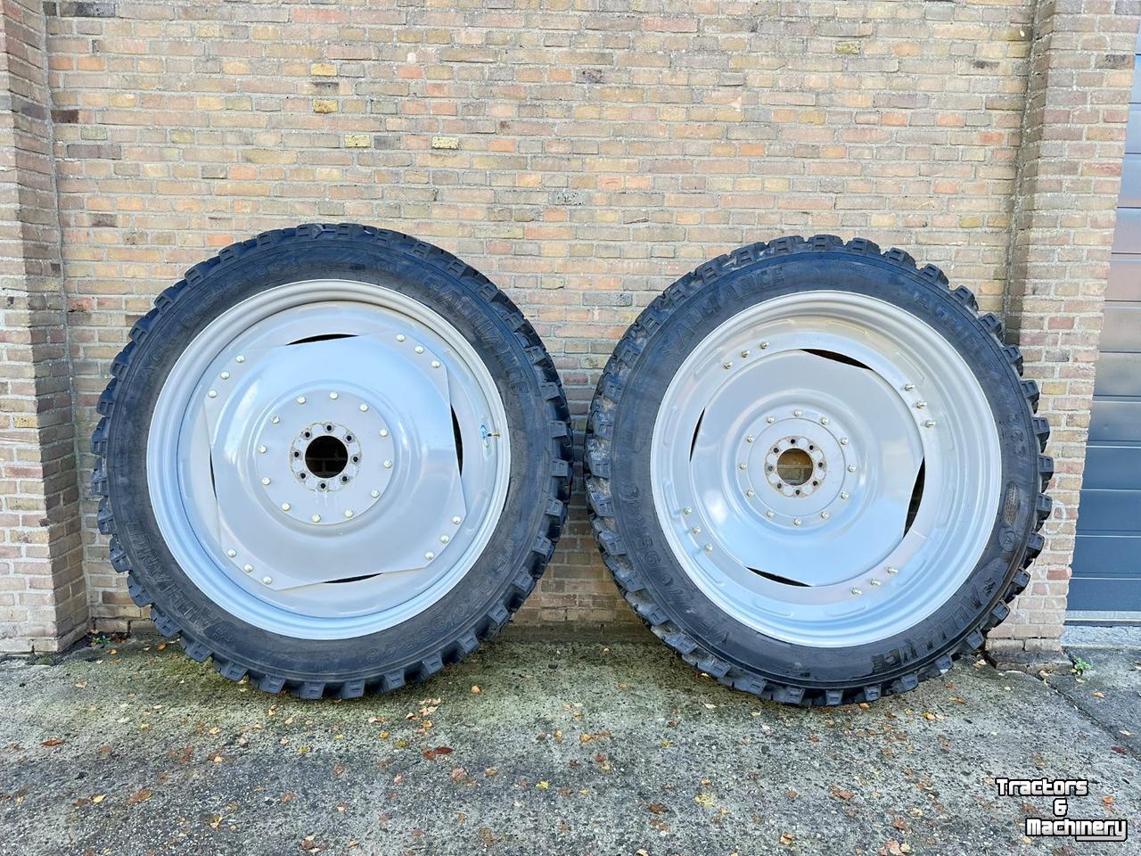 Wheels, Tyres, Rims & Dual spacers Alliance 270/95R32-270/95R48