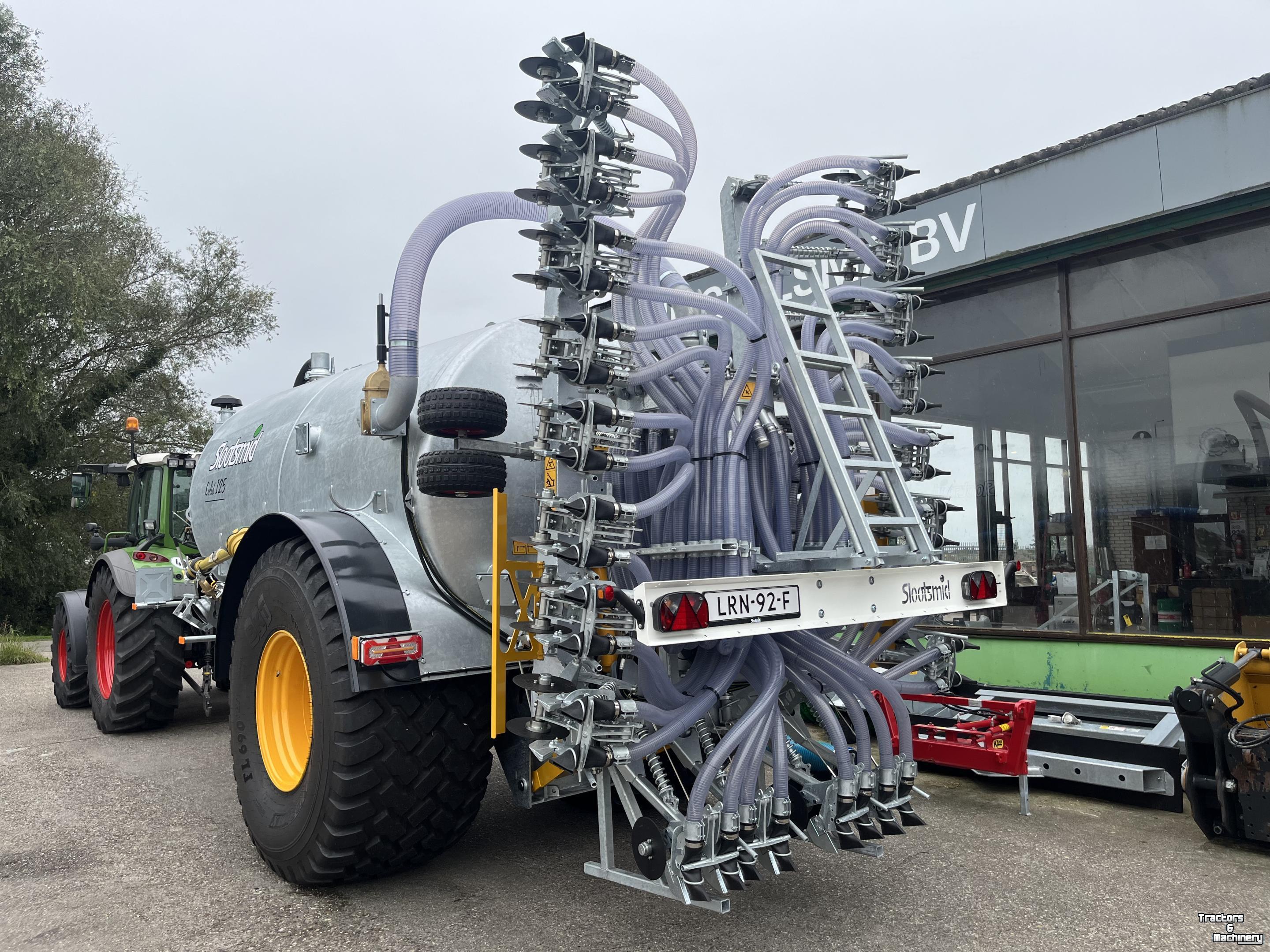 Slurry tank Slootsmid Solid 125 met SZB 720 bemester