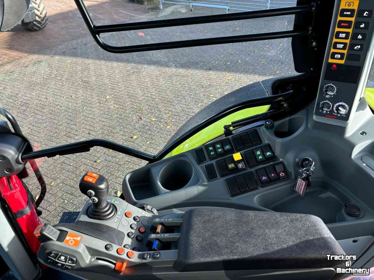 Tractor Claas Arion 550 hexashift