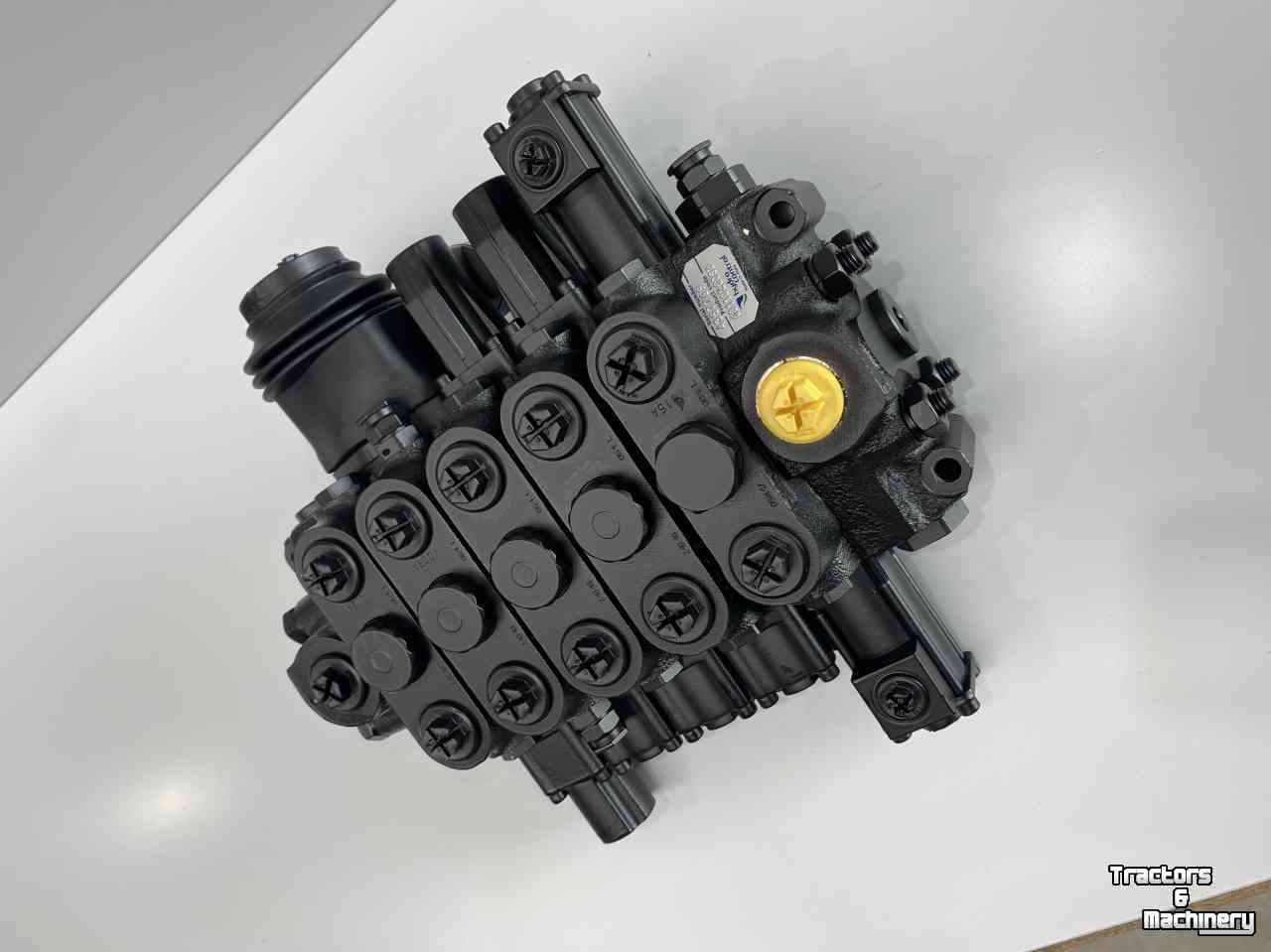 Diverse new spare-parts Giant ventielblokken NIEUW V6004tele V5003 G4500 G5000
