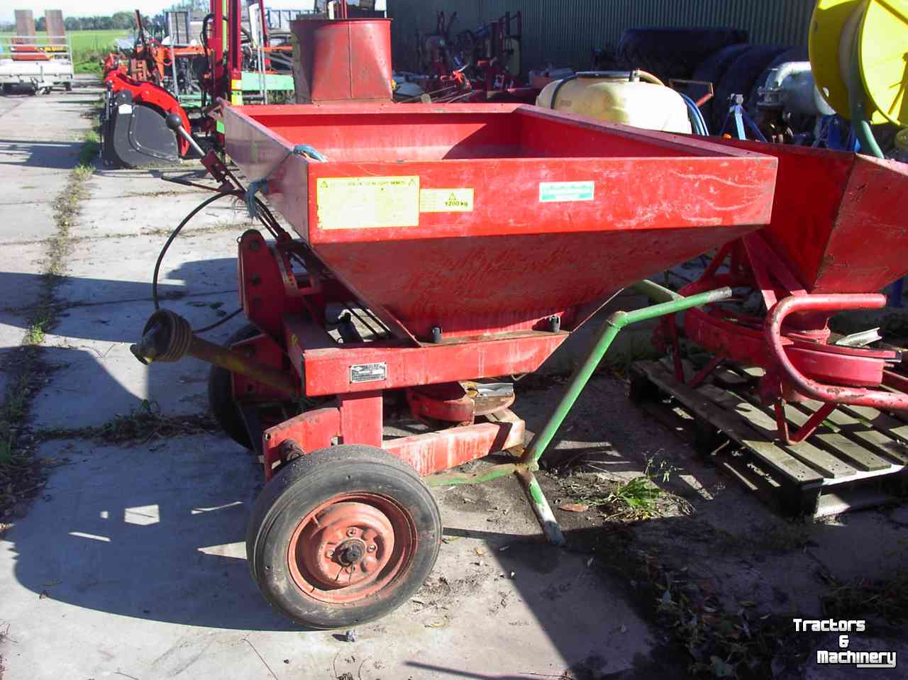 Fertilizer spreader Kuhn ZSA 800