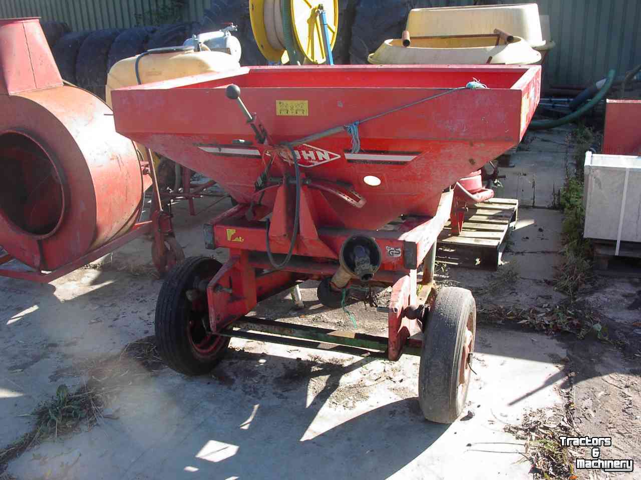 Fertilizer spreader Kuhn ZSA 800