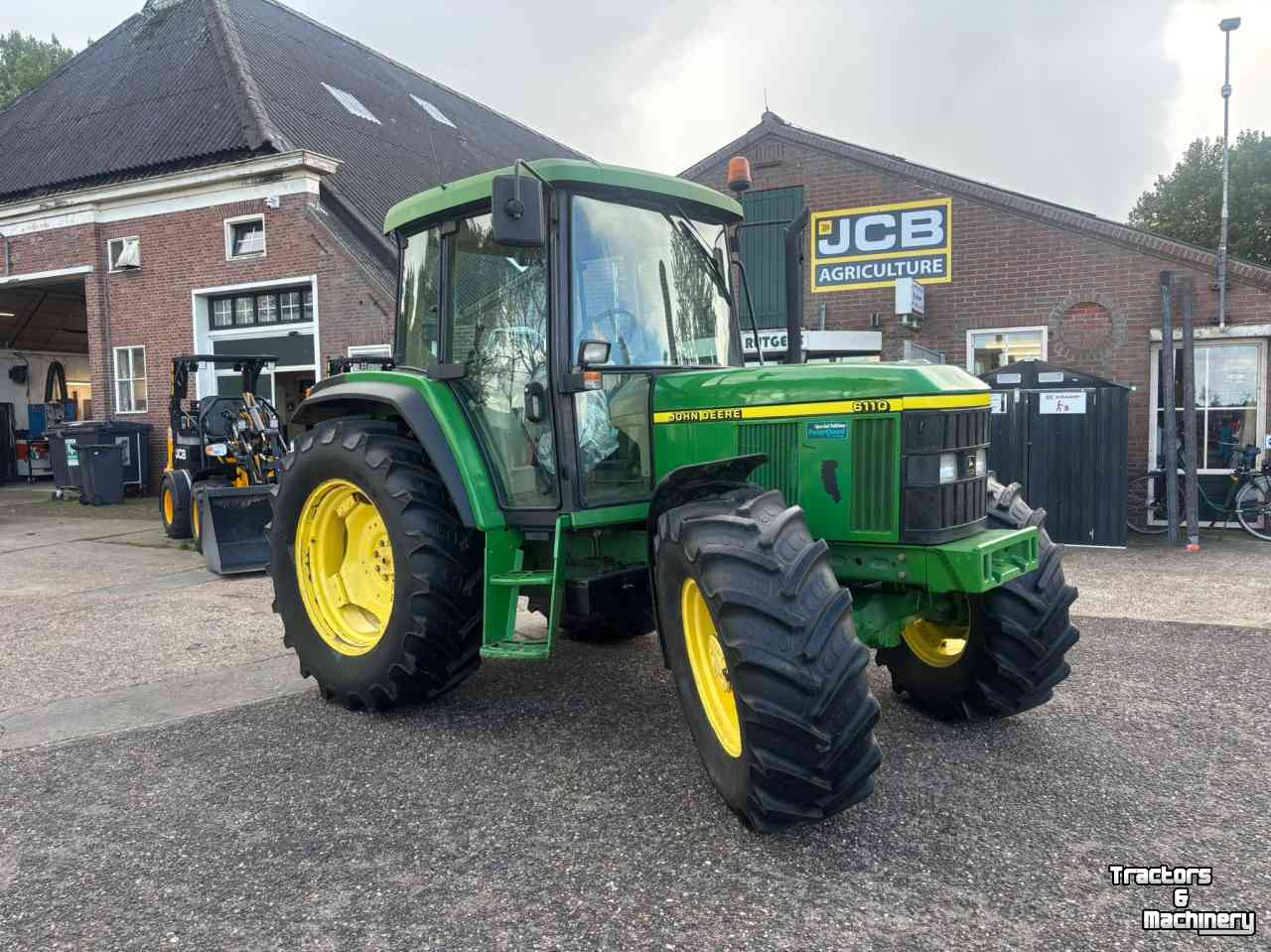 Tractor John Deere 6110