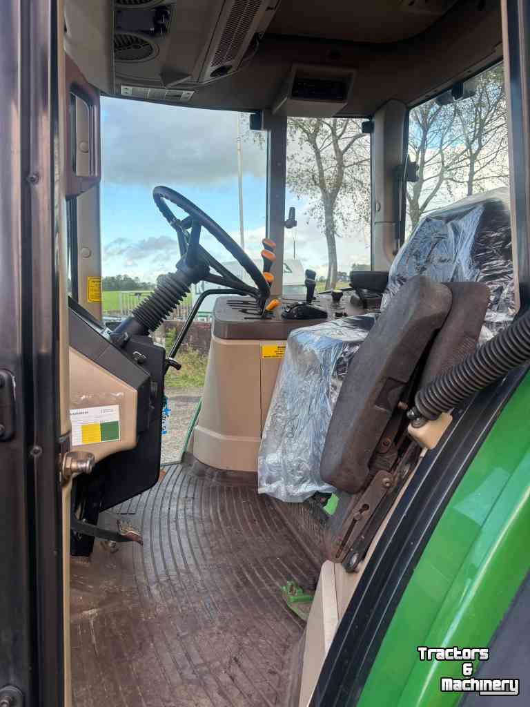 Tractor John Deere 6110