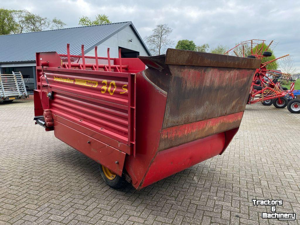 Silage-block distribution wagon Schuitemaker Amigo 30S