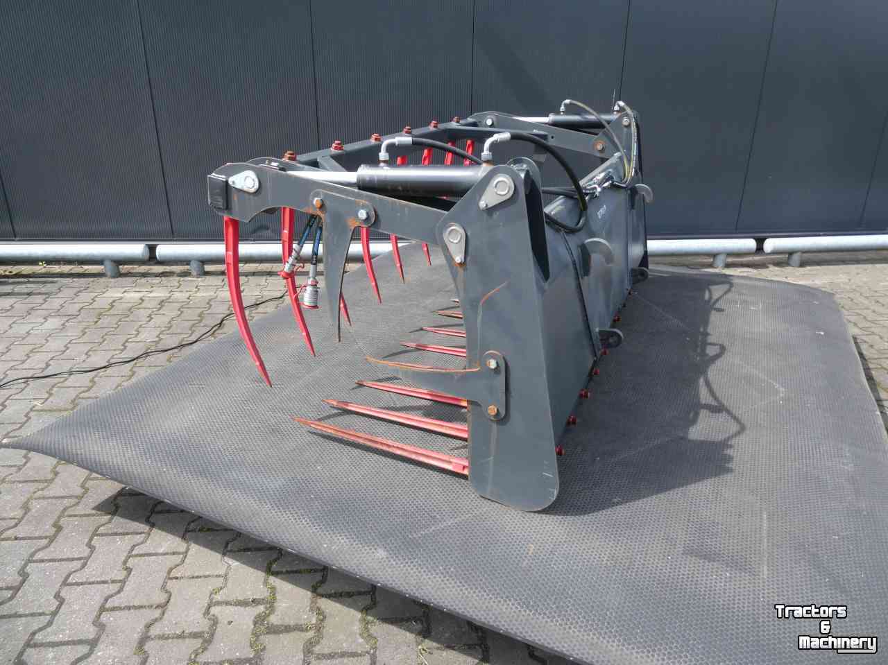 Front-end loader bucket / Front loader bucket  Mestvork mestriek mest vork riek
