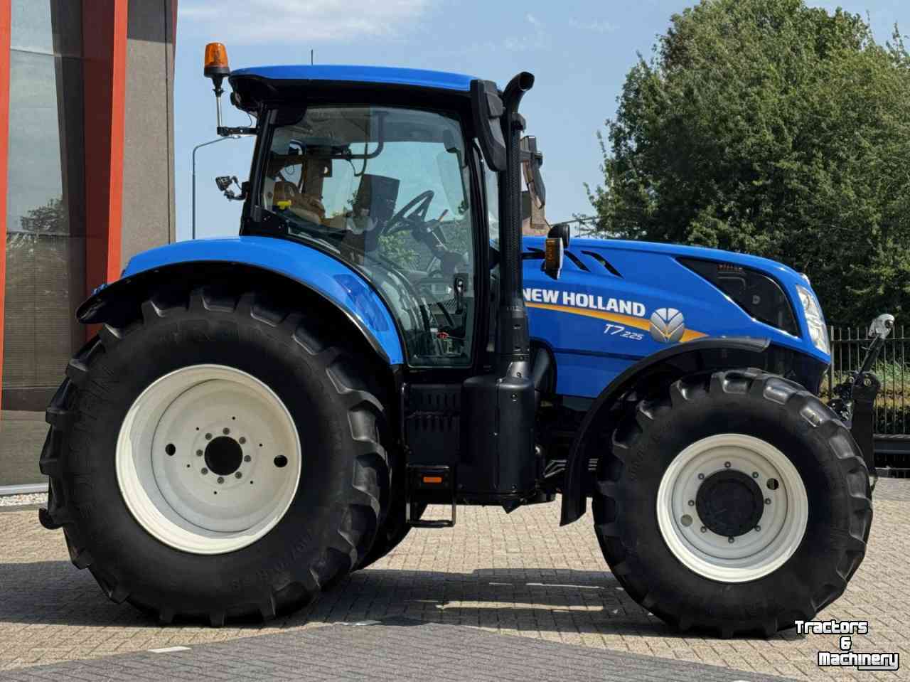 Tractor New Holland T7.225AC vario Stage V  Full options GPS  Lucht Hydr rem