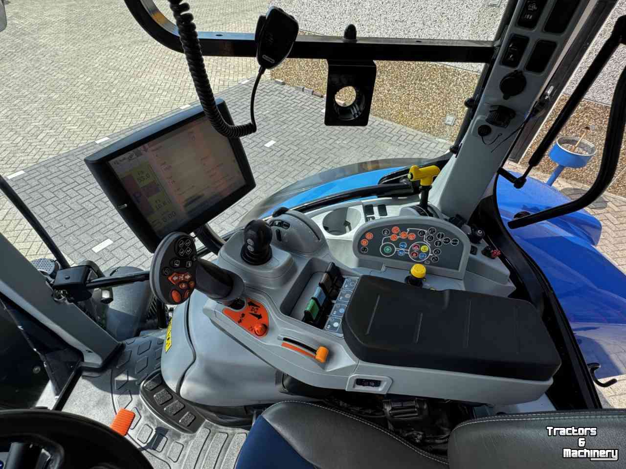 Tractor New Holland T7.225AC vario Stage V  Full options GPS  Lucht Hydr rem