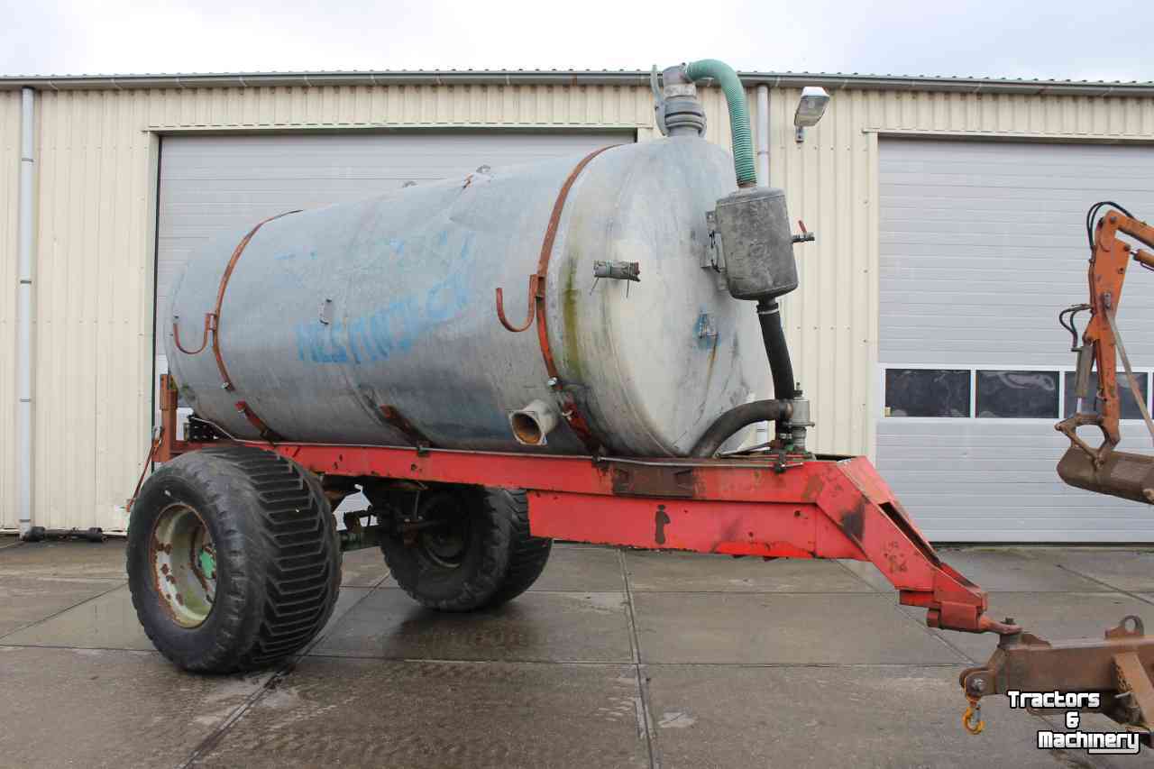 Water bowsers Beco MT6800 liter enkelas mesttank giertank vacuumtank waterwagen