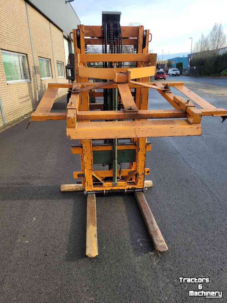 Fork lift & Fork lift truck Sicma Hefmast met kistenklem