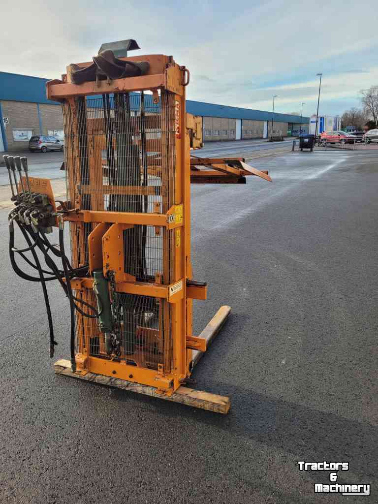 Fork lift & Fork lift truck Sicma Hefmast met kistenklem