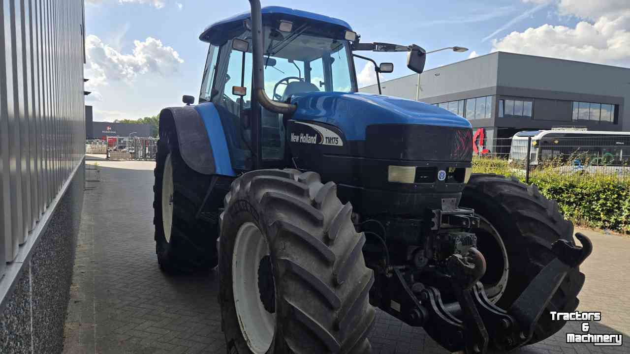 Tractor New Holland TM175