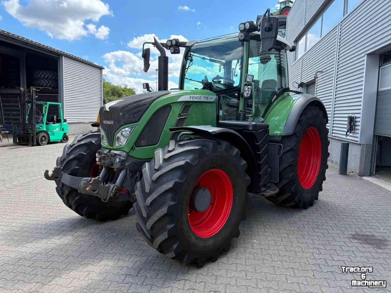 Tractor Fendt 718 Vario SCR tractor