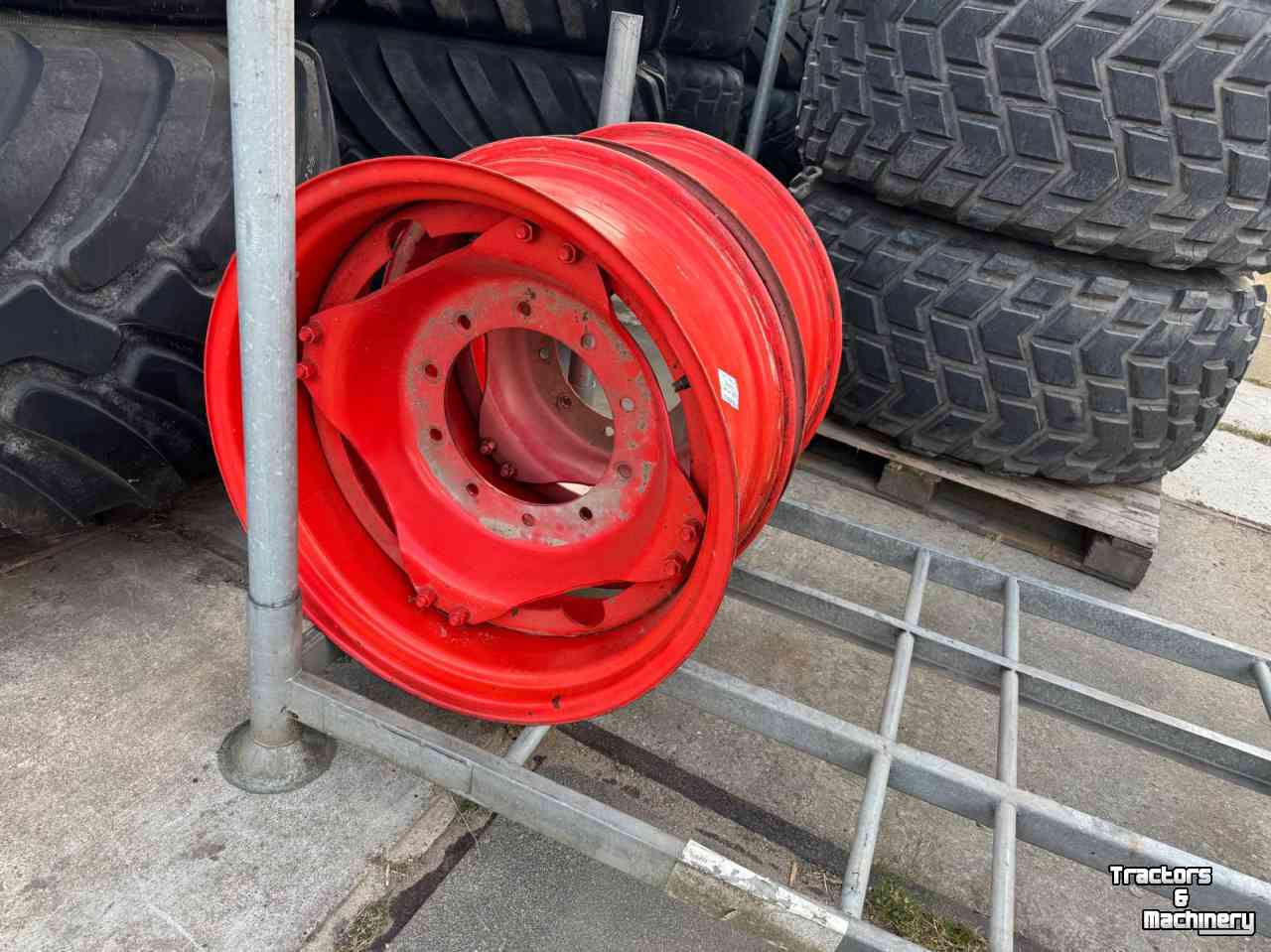 Wheels, Tyres, Rims & Dual spacers Claas w12x28 velg