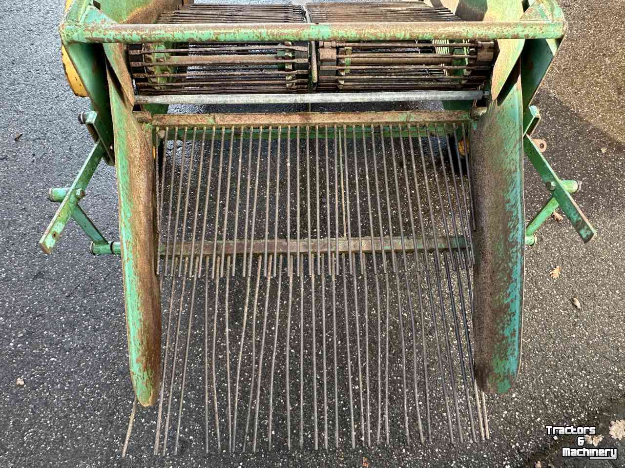 Potato harvester Thyregod 2 x aardappelrooier