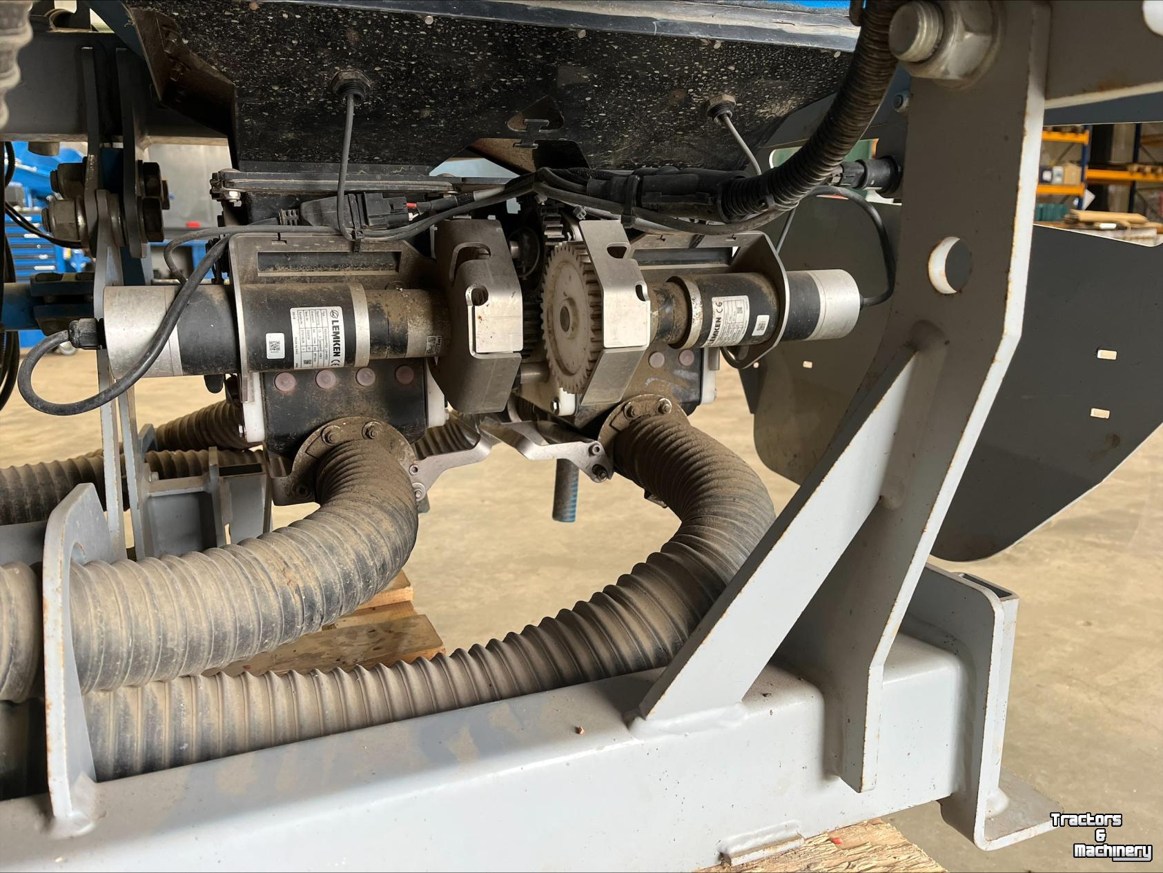 Front hopper seed drill Lemken Solitair 23/1900 Fronttank