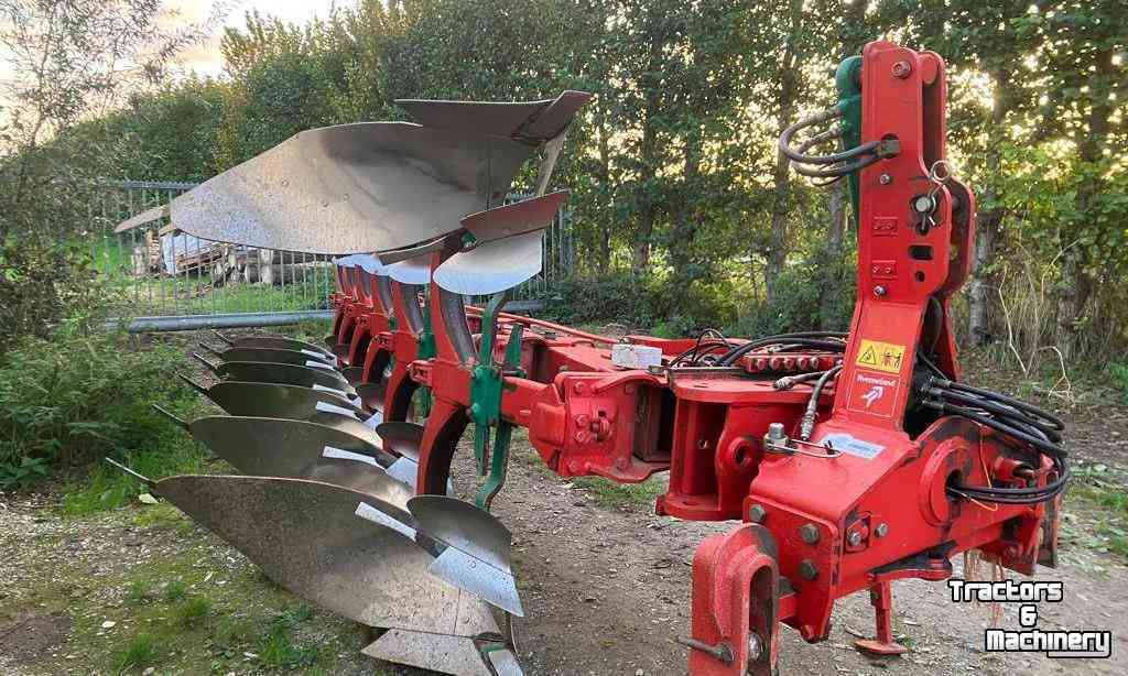 Ploughs Kverneland EG Wentelploeg