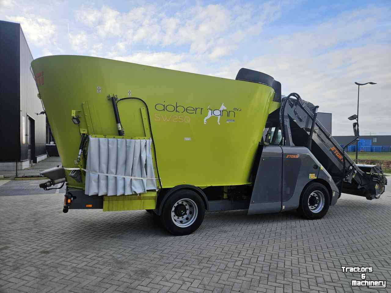 Self-propelled feed mixer Storti Dobermann SW 250 AS EVO