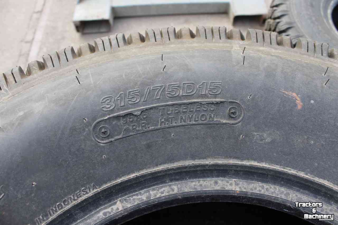 Wheels, Tyres, Rims & Dual spacers Bridgestone 315/75D15 gazonbanden AG Mower M40B 4 ply 315/75R15