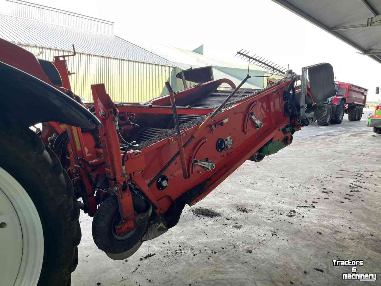 Onion harvester Holaras UM150-F - UR-135-DB Uienrooiset oogstmachines