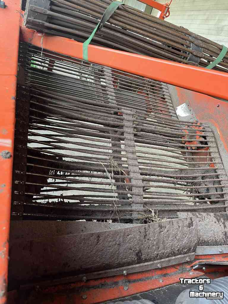 Onion harvester Holaras UM150-F - UR-135-DB Uienrooiset oogstmachines