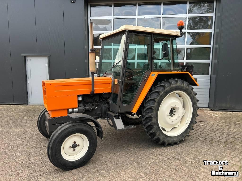 Tractor Renault 551