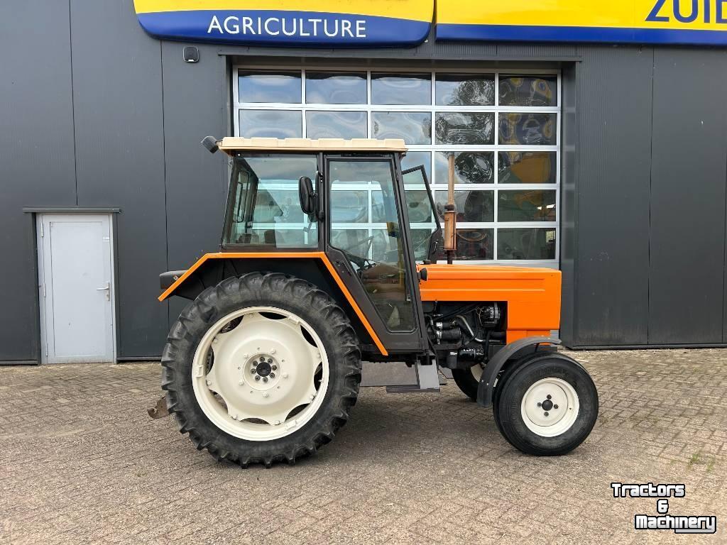 Tractor Renault 551