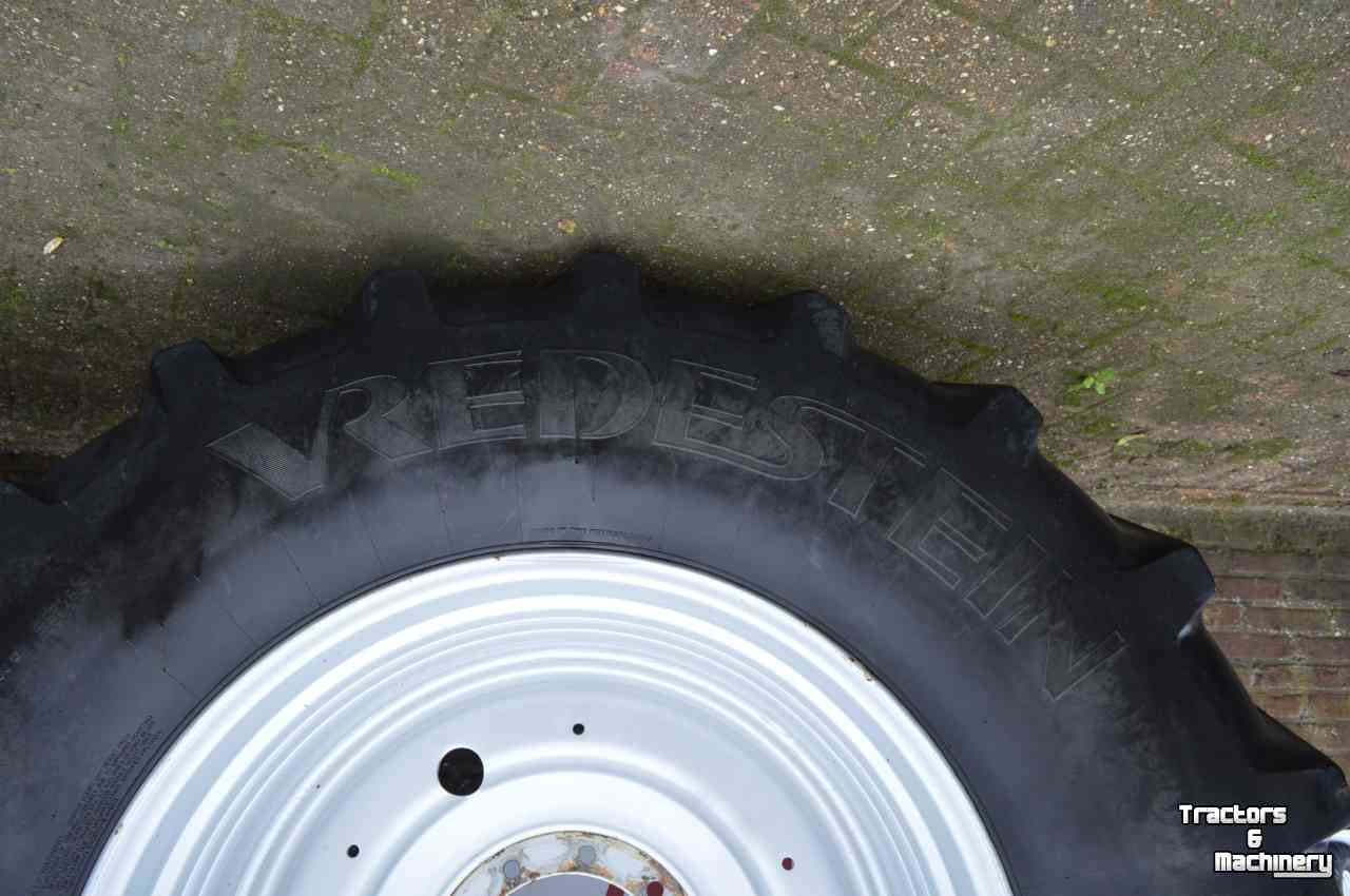 Wheels, Tyres, Rims & Dual spacers Vredestein 710/70r38