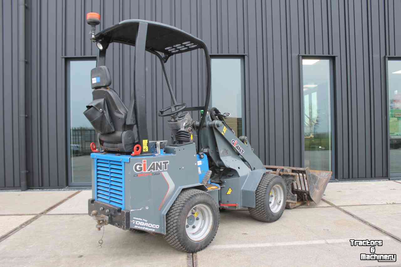 Wheelloader Giant D204SW minishovel wiellader puinriek en palletvork
