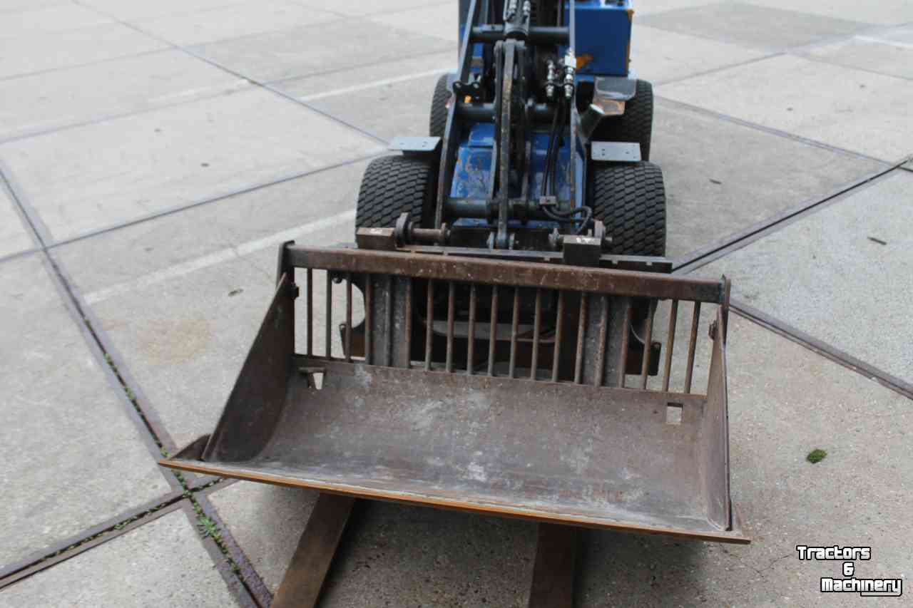 Wheelloader Giant D204SW minishovel wiellader puinriek en palletvork