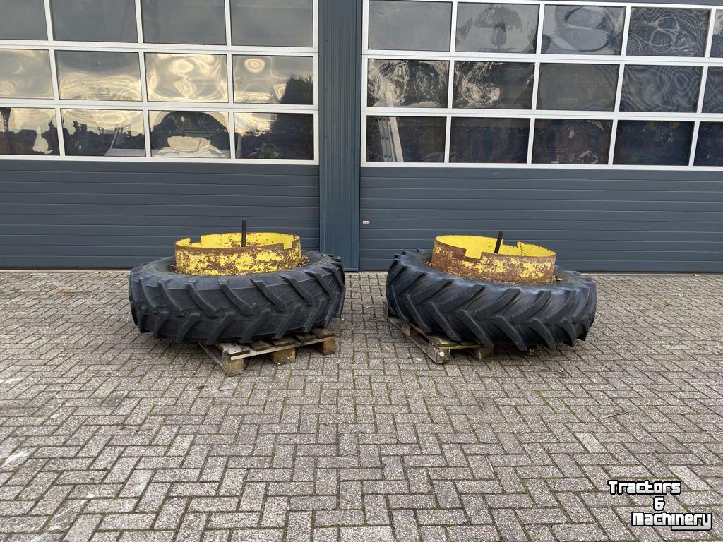 Wheels, Tyres, Rims & Dual spacers John Deere Set dubbellucht 16,9R38 draaispindel