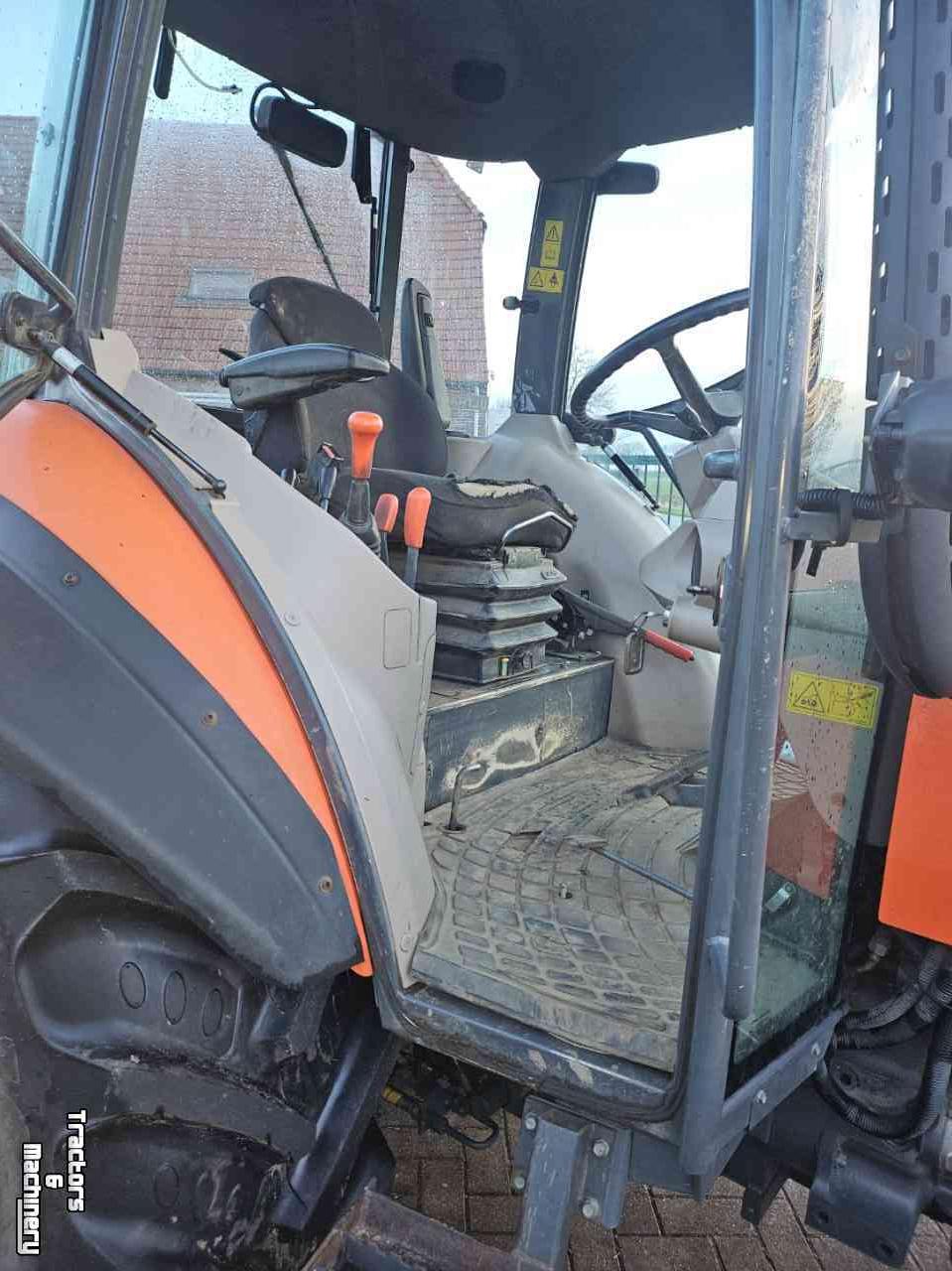 Tractors Kubota M7040