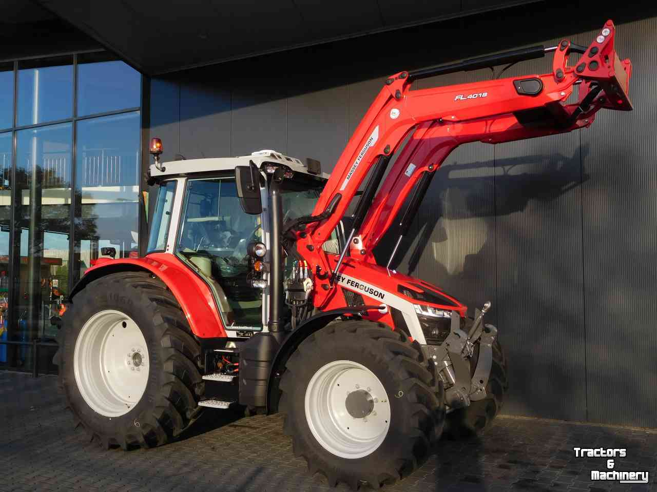 Tractor Massey Ferguson 5S.125 ! Actie !