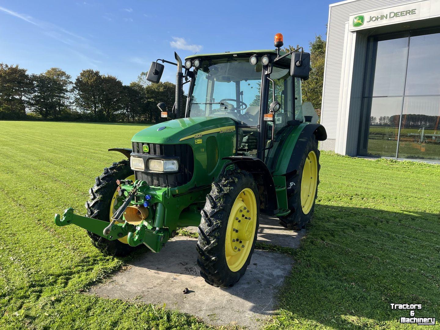 Tractor John Deere 5820